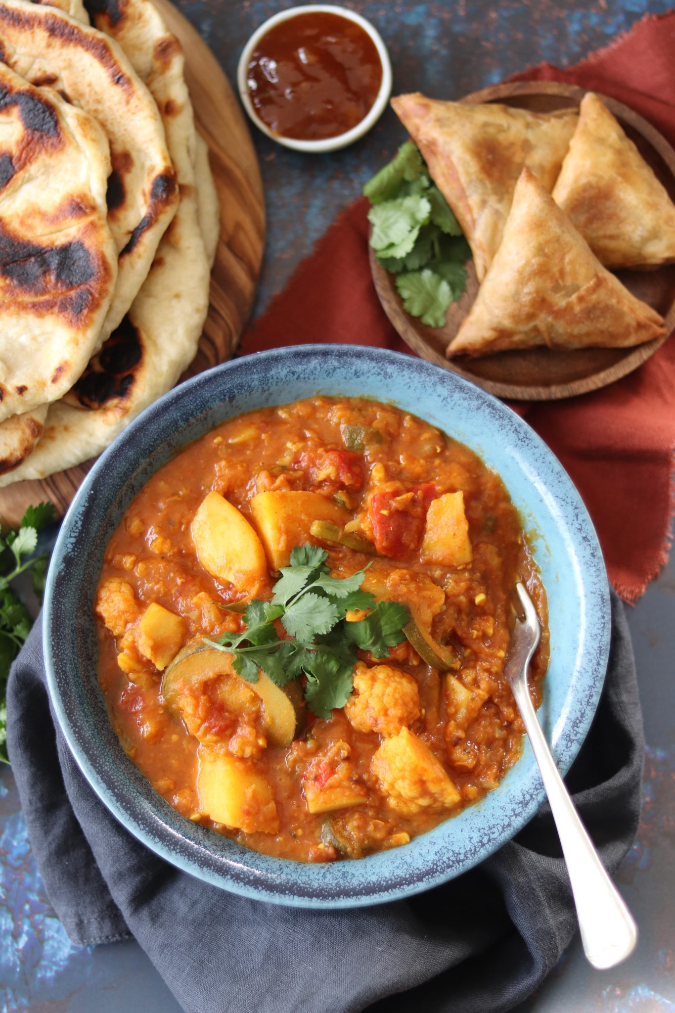 Lentil and Veggie Curry: A plant-based option packed with protein and cozy spices like cumin, turmeric, and cinnamon.