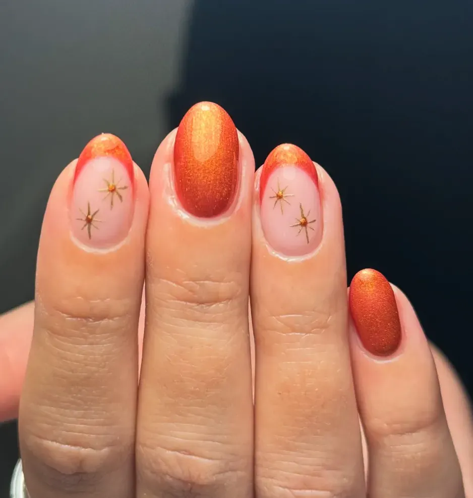 Burnt orange metallic with golden starbursts? Simple, chic, and glowing like a stage spotlight. A timeless tribute to the album’s energy. 🩵🧡 Nail art design inspired by Life of a Showgirl Taylor Swift 🩵🧡