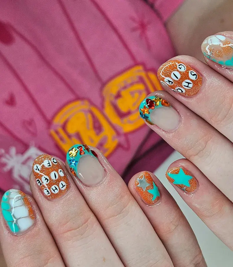 Orange glitter, teal stars, and bold accents—this set feels like the album artwork came to life. Bright, bold, and 100% Showgirl. 🩵🧡 Nail art design inspired by Life of a Showgirl Taylor Swift 🩵🧡
