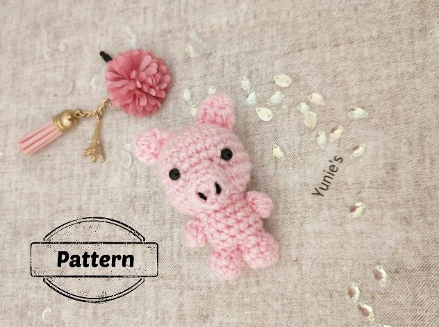 Amigurumi Pig Crochet Keychain Pattern