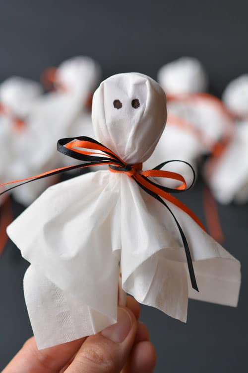 Lollipop Ghosts - Halloween Craft or Halloween Treat?