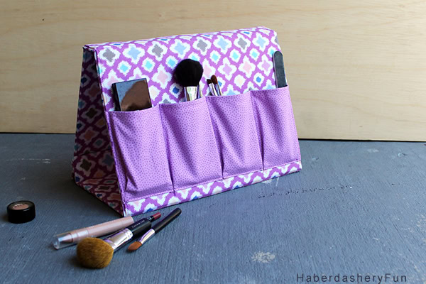 PERFECT for storing makeup brushes or pens and so EASY to make too!