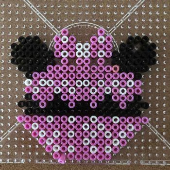 Disney Perler Bead Keychain Ideas {Cute cupcakes inspired by Mickey and ...