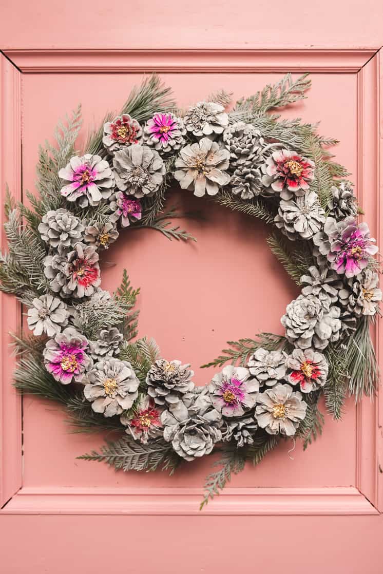 20 Gorgeous DIY Christmas Wreaths You Can Hang on Your Door