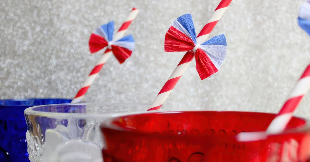 Transform your 4th of July celebrations with these beautiful crafts! Perfect for adults, these red, white, and blue projects are ideal for home decor and party decorations. Tap to see all the gorgeous crafts! 🎆🖌️