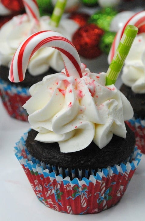 These cupcakes combine peppermint, chocolate, and a hint of hot cocoa, bringing a cozy, wintry flavor that’s sure to be a hit. Perfect with a mug of cocoa on the side!