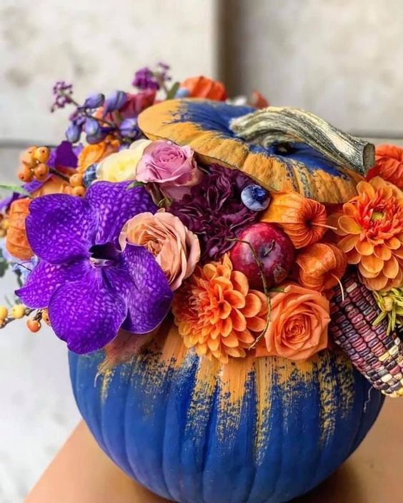 Transform your home with stunning Thanksgiving Pumpkin Flower Arrangements! 🎃💐 Perfect for adding a festive touch to your holiday decor, these DIY ideas blend seasonal flowers with both real and fake pumpkins. 🧡✨ Learn how to make your own beautiful creations with easy step-by-step guides. From gourd flower arrangements to charming centerpieces, these projects will impress your guests and bring the warmth of fall indoors! 🍁🏡 #ThanksgivingDecor #PumpkinFlowers #DIYHomeDecor