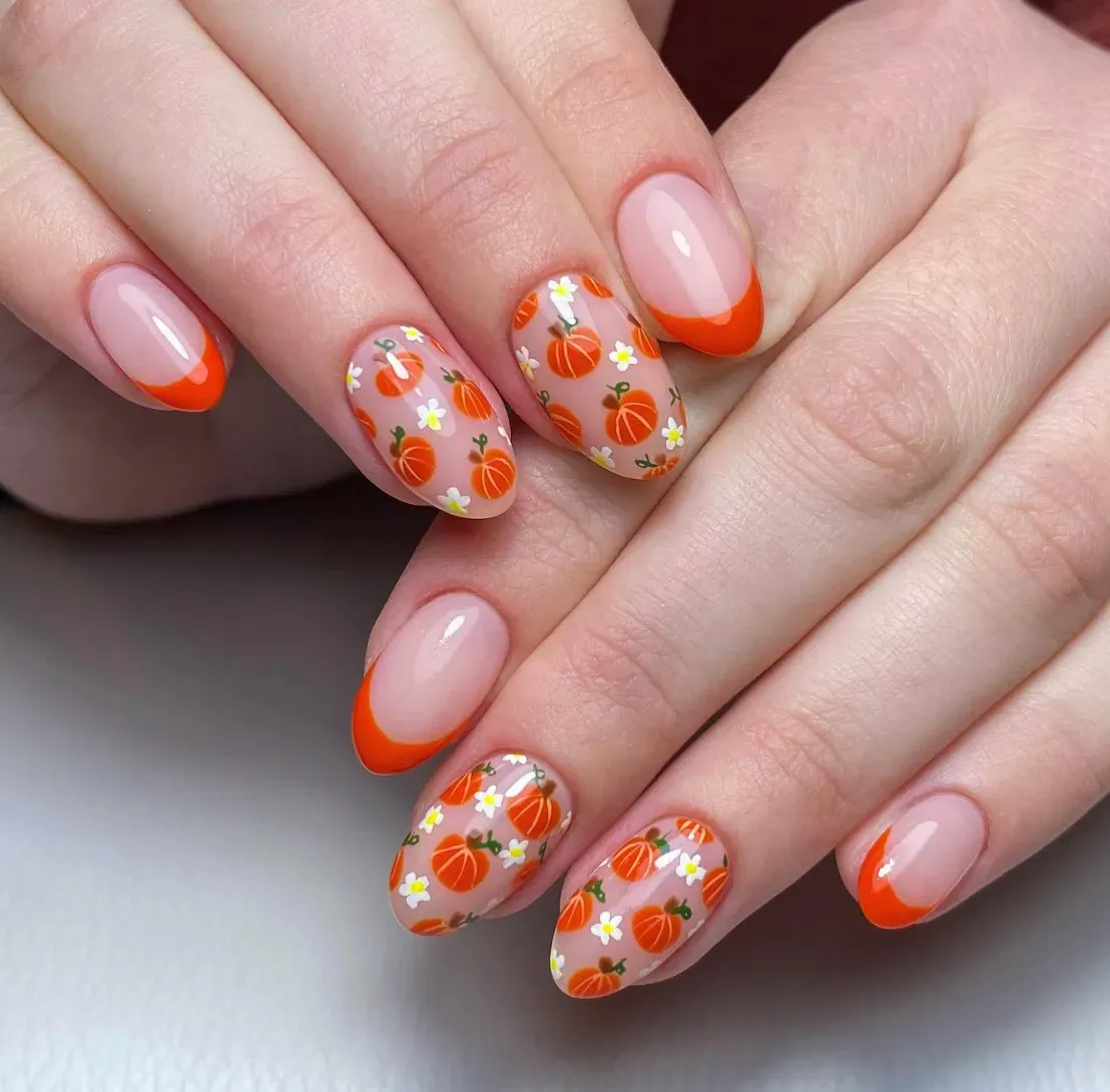 These nails feature tiny pumpkins and dainty flowers over a nude base, mixed with orange French tips. It’s fresh, playful, and works for Halloween and Thanksgiving.