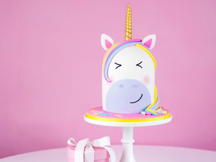 How GORGEOUS is this rainbow unicorn cake - and way EASIER to make than it looks!