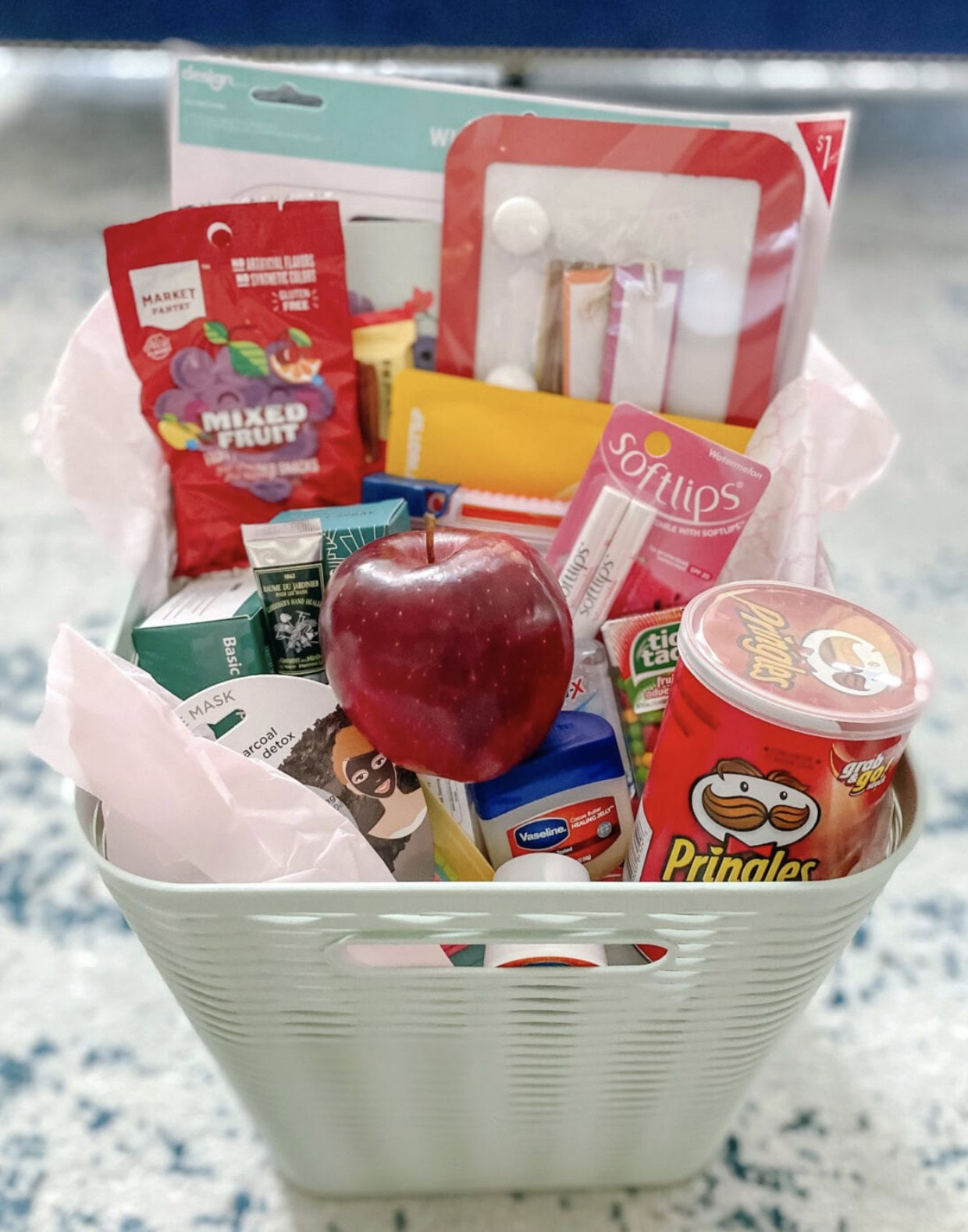 Get ready to impress your teachers with thoughtful and festive gift baskets this Christmas! Explore creative ideas that will make them feel appreciated and cherished. From sweet treats to heartfelt tokens, these baskets are sure to bring a smile to their faces! 🎁❤️ #TeacherGifts #ChristmasGifts #HolidayInspiration