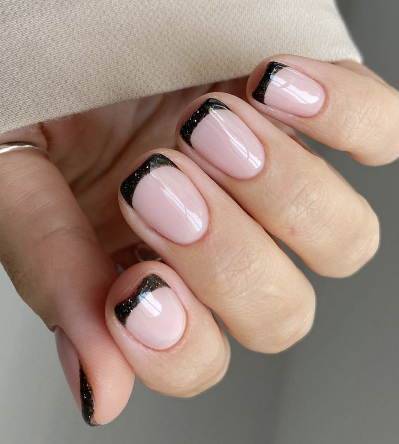 These nails are an elegant and subtle take on Halloween nail art, perfect for those who want something chic but with a slight spooky twist! The design is a modern take on the classic French tip but with a Halloween makeover.