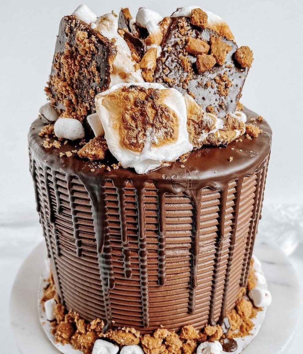 Transform your event into a sweet sensation with these decadent chocolate drip cakes! Perfect for birthdays, weddings, or any gathering, these stunning cakes are the ultimate show-stopper. Rich, indulgent, and beautifully designed – they’re guaranteed to be the talk of the party! ✨🍰 #PartyDesserts #CakeDecorating