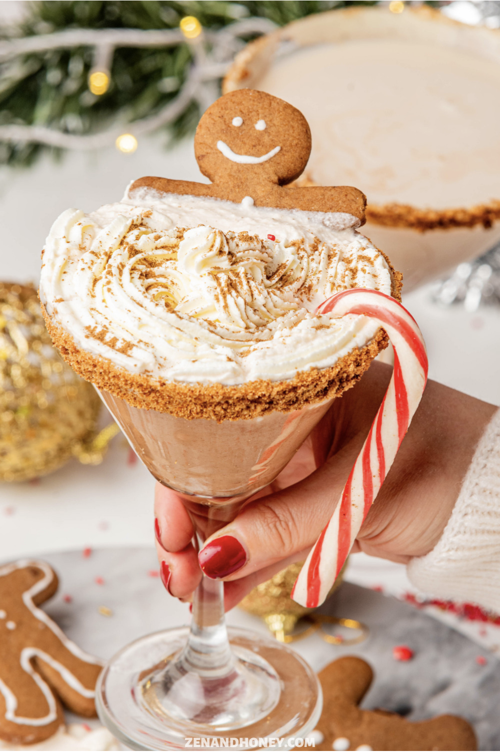 This gingerbread martini is like dessert in a glass! With hints of gingerbread spice and creamy texture, it’s the ideal treat for anyone who loves a sweet cocktail. Serve this for after-dinner holiday drinks to impress your guests.