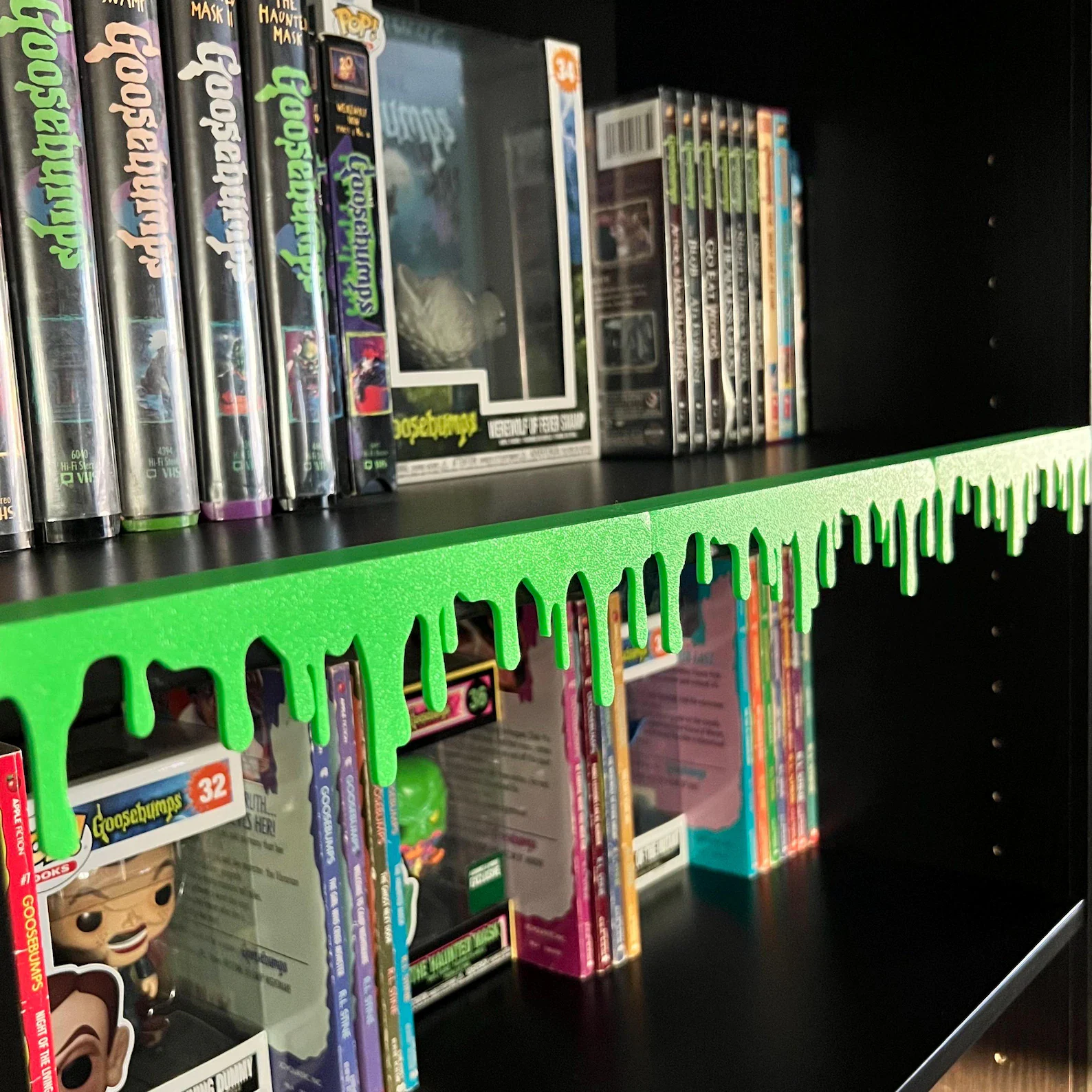 Give your shelves a ghoulish upgrade with this slime drip décor! 💚👻 Perfect for adding a spooky twist to bookshelves, gaming setups, or party displays, these vibrant green drips instantly transform any plain edge into a haunted highlight. They’re lightweight, easy to place, and make your space look like it oozed straight out of a Halloween movie set. Great for Goosebumps fans, horror collectors, or anyone who wants their décor to be a little creepy-cool. Pair it with your favorite spooky books, movies, or figurines and let the slime set the scene! 🎃📚