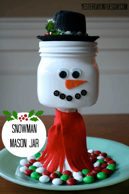 How CUTE is this Snowman made from a mason jar? LOVE how he's looking after the Christmas candy!