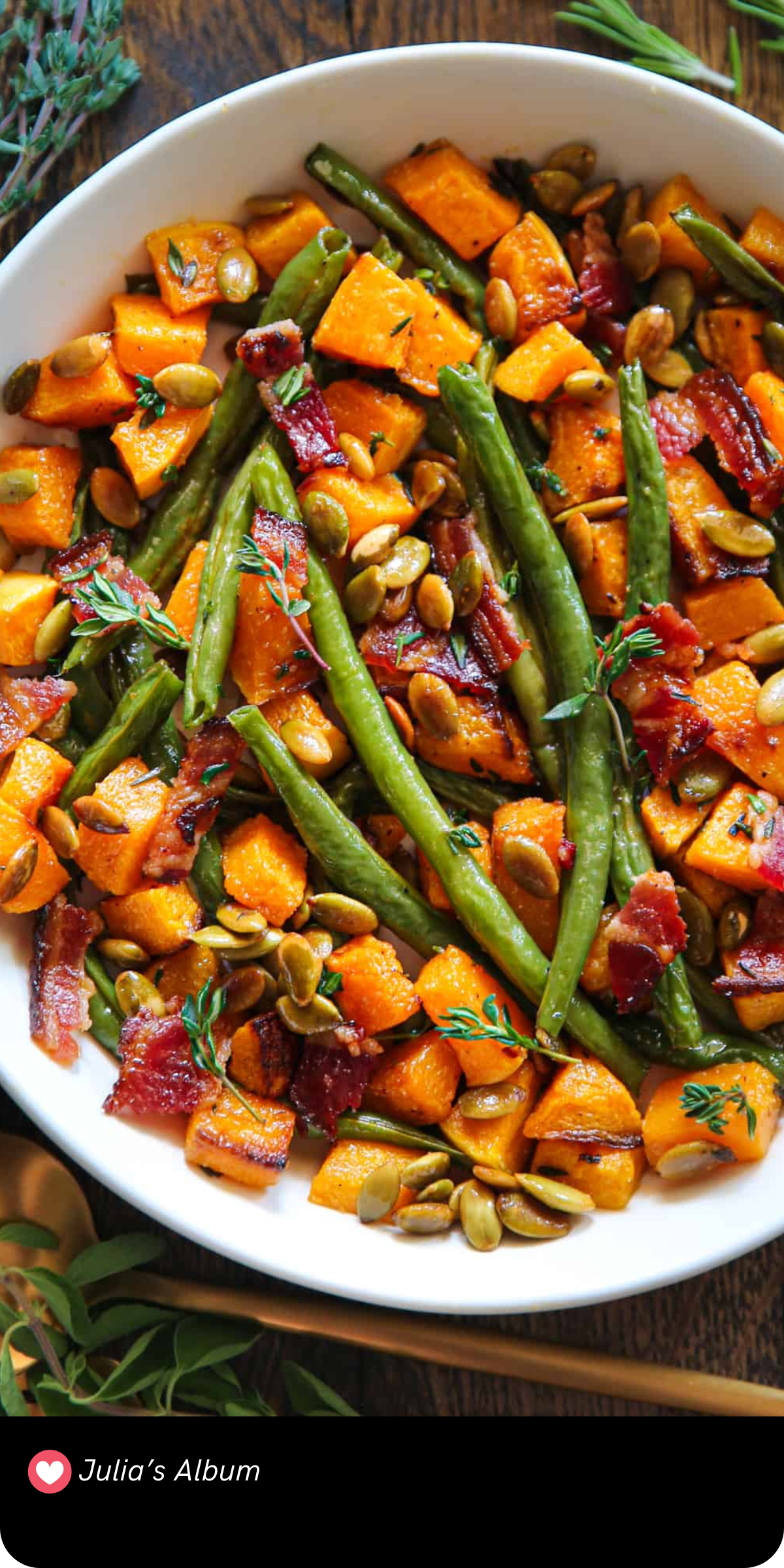 A medley of roasted vegetables is a must-have on any Thanksgiving table, and this recipe has you covered. With a vibrant mix of Brussels sprouts, carrots, and butternut squash, all roasted to crispy, caramelized perfection, it’s a crowd-pleaser that’s as healthy as it is tasty.