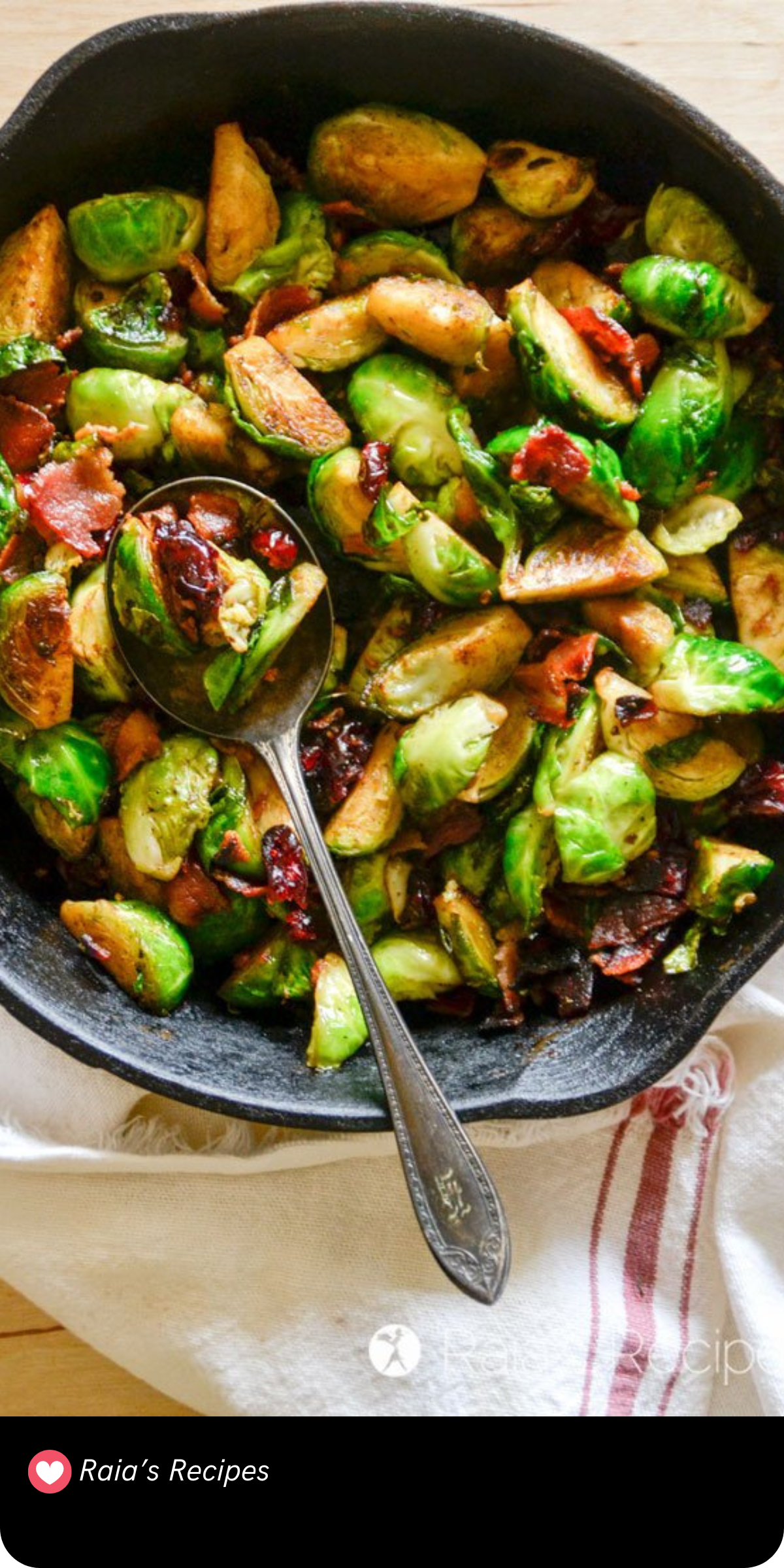 Crispy Brussels sprouts, smoky bacon, and sweet dried cranberries—this dish has it all! Pan-fried to perfection, these Brussels sprouts are a little bit sweet, a little bit savory, and a lot delicious. It’s the perfect side for adding a touch of elegance and flavor to your Thanksgiving meal.