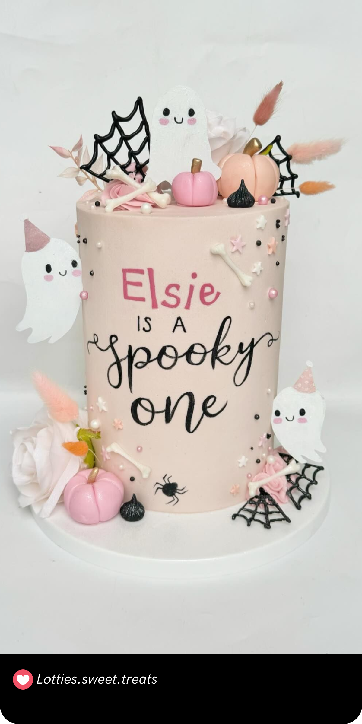 With its pastel vibes and soft pink touches, this "Spooky One" first birthday cake is all about sweet and simple fun. The web, pumpkins, and smiling ghosts make it both adorable and perfect for a cute Halloween birthday bash.