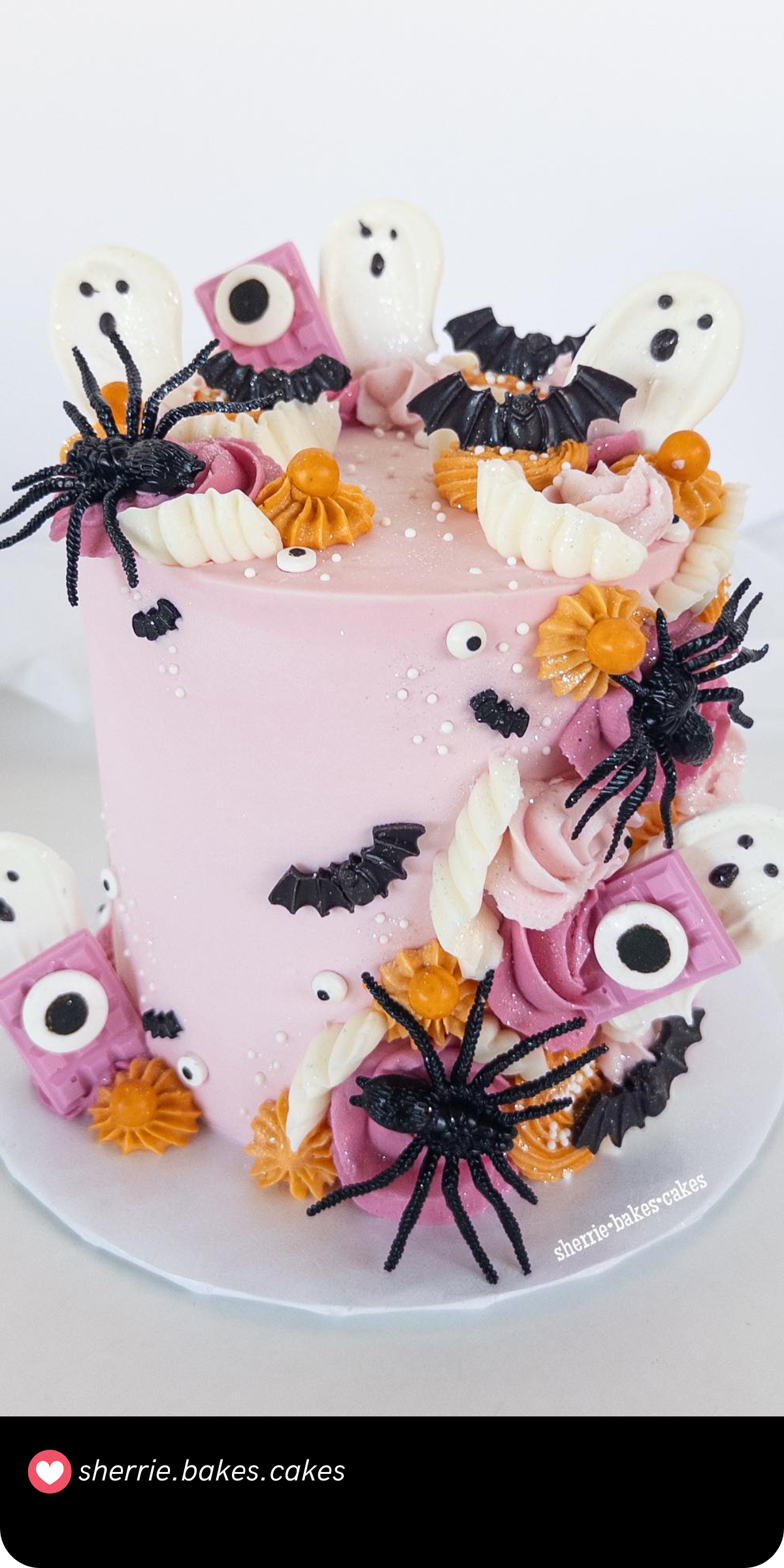 Overflowing with Halloween spirit, this colorful "Spooky One" cake is bursting with fun! From playful ghosts to bats and spooky spiders, this first birthday cake is perfect for a vibrant and fun celebration.