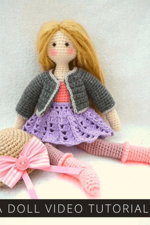 If you're a little nervous to make your first crochet doll you'll love this easy to follow video tutorial that shows you how to make a sweet Tilda doll #crochet