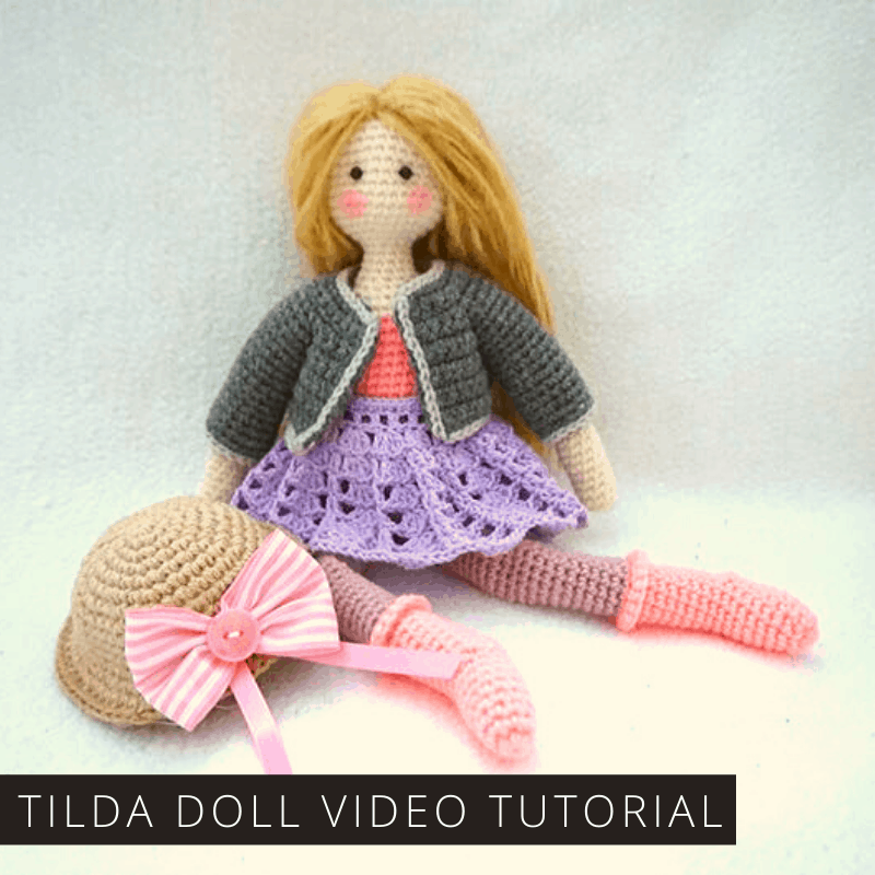 If you're a little nervous to make your first crochet doll you'll love this easy to follow video tutorial that shows you how to make a sweet Tilda doll #crochet