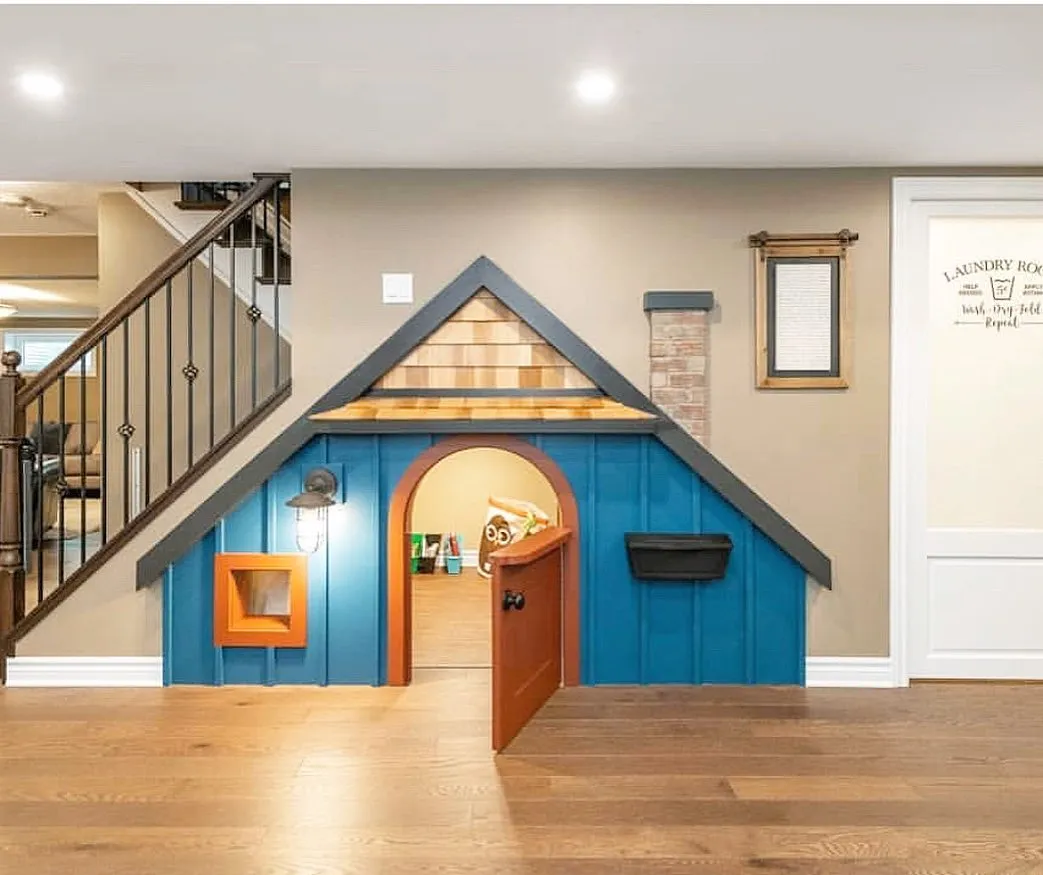 Under-the-Stairs Playhouse – A brilliant way to maximize space, this mini playhouse under the stairs creates a magical hideaway for reading, pretend play, and quiet time.