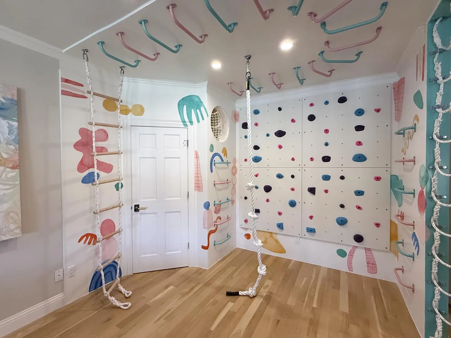 Indoor Climbing Playroom – Designed for active toddlers, this playroom features climbing walls, rope ladders, and monkey bars, turning any space into a mini indoor playground.