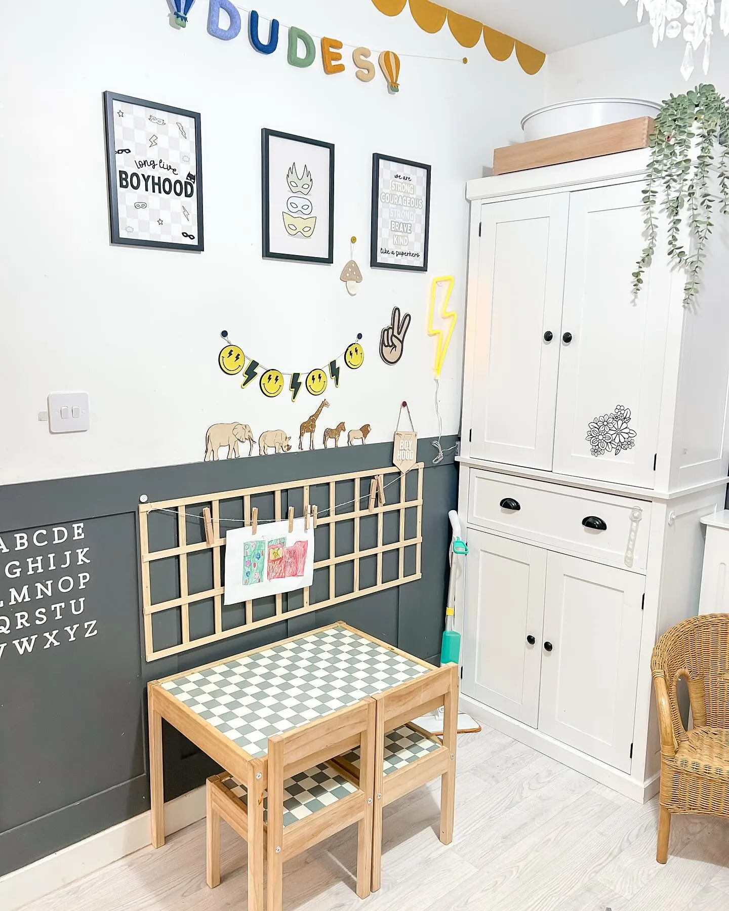 Charming Activity Corner – This cozy play space makes the most of a small area with a toddler-sized table, wall storage for crafts, and playful decor that keeps the room fun and inviting.