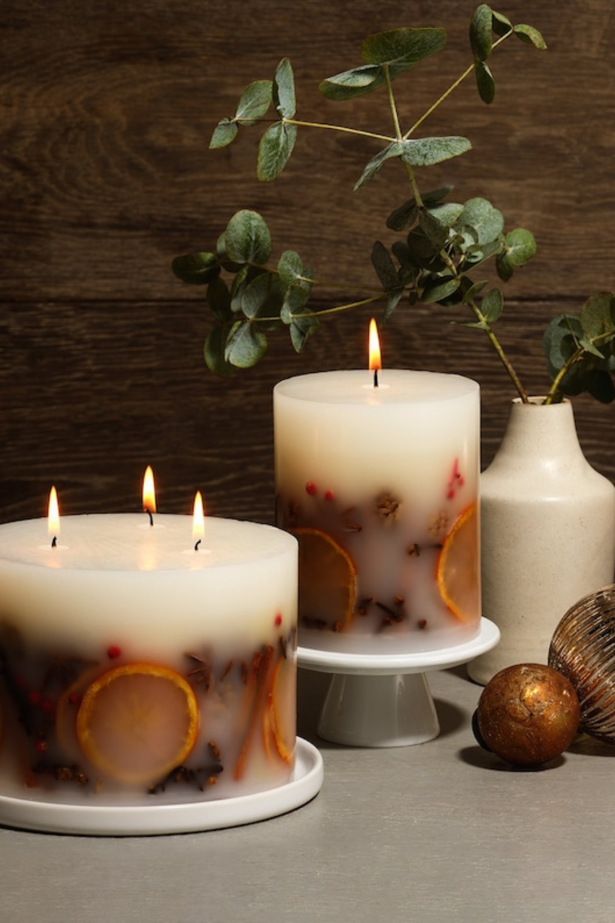 This luxury winter botanical candle is a perfect holiday centerpiece, blending festive evergreen and warm spices, with real dried botanicals for that extra wow factor!