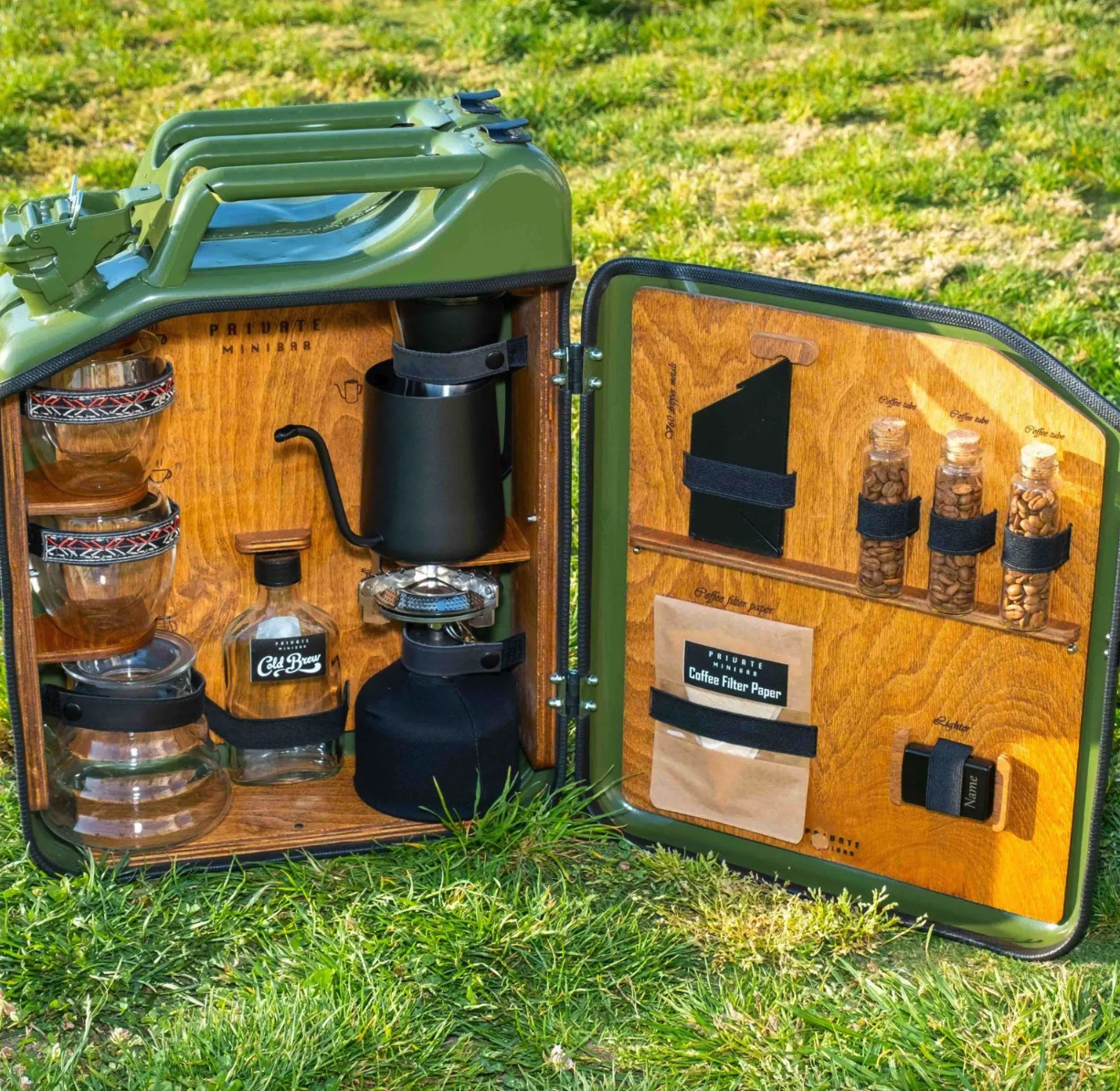 Never be without your coffee even when you're camping! ✨This minibar comes as a full accessory set, with all components securely attached using genuine leather straps, enhancing both the aesthetic and durability. The portable stand at the back is seamlessly integrated, providing a practical solution for keeping your minibar at the perfect height for easy access to your beverages.