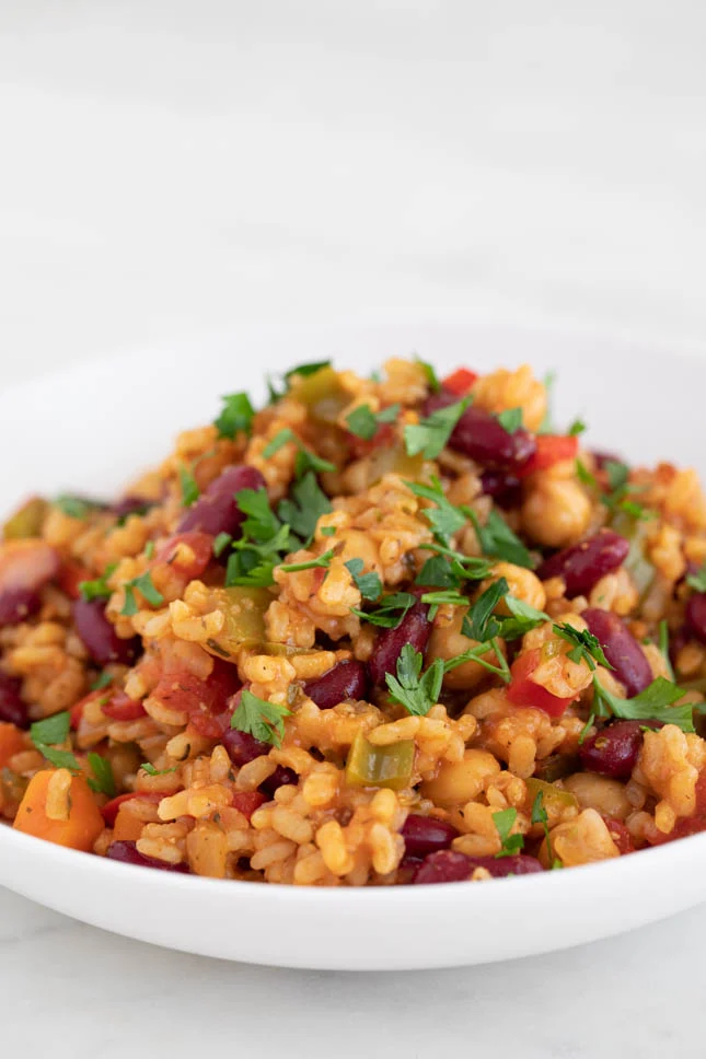 A colorful one-pot dish filled with rice, bell peppers, tomatoes, and plant-based sausage. It’s as satisfying as the traditional version.