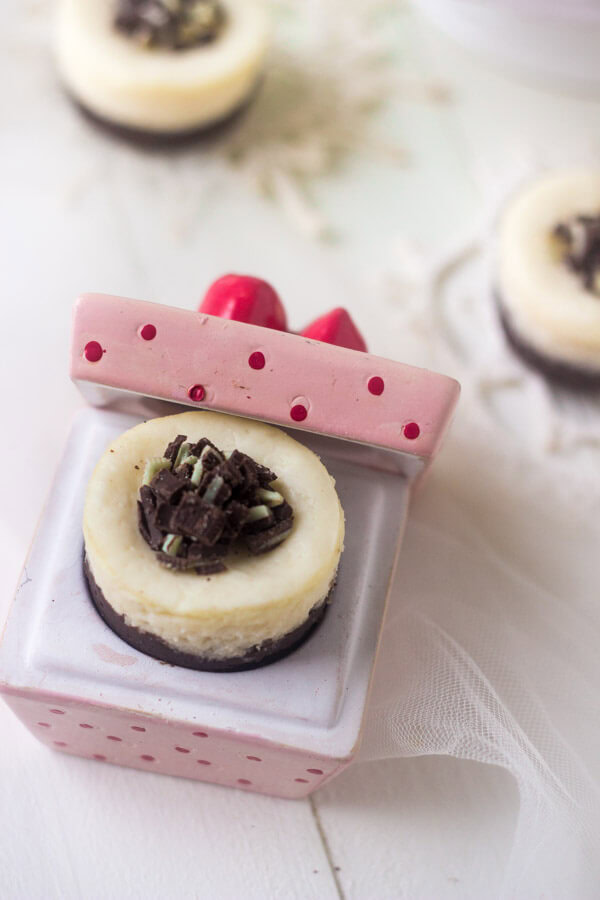 These mini mint white chocolate cheesecakes have a gluten free brownie crust. Only 150 calories!