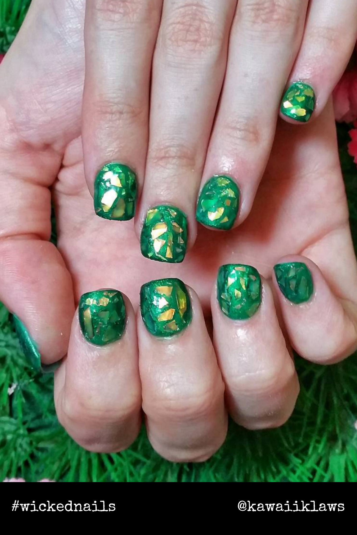 Mosaic-like green patterns with gold accents give an enchanting, treasure-like feel—think of the magical land of Oz at your fingertips!