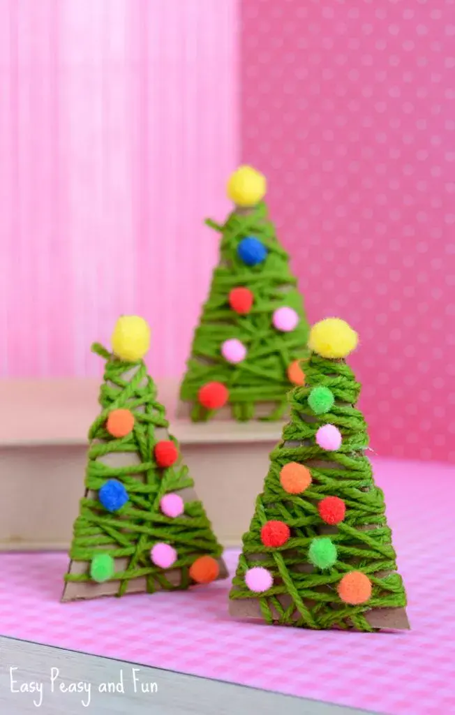 Oh these yarn wrapped Christmas trees are SUPER CUTE! What a brilliant crafts to do with preschoolers to improve their fine motor skills!