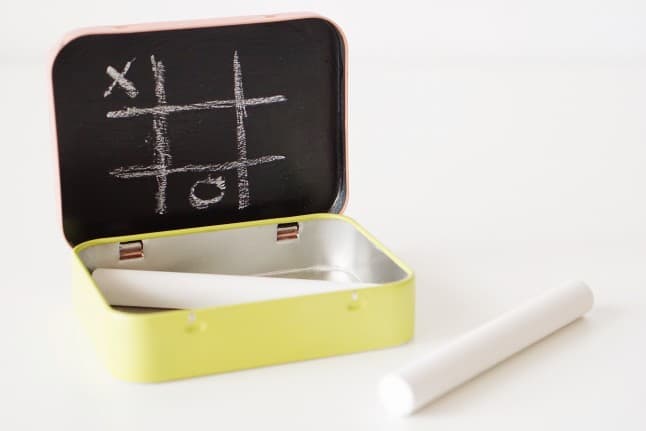 Altoid Tin: Turn it into a Tic Tac Toe game