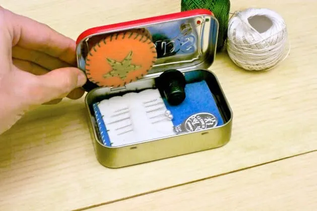 Altoid Tin: Make a travel embroidery kit