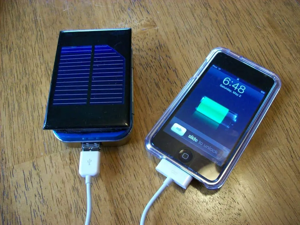 Altoid Tin: Make a solar powered iPhone charger