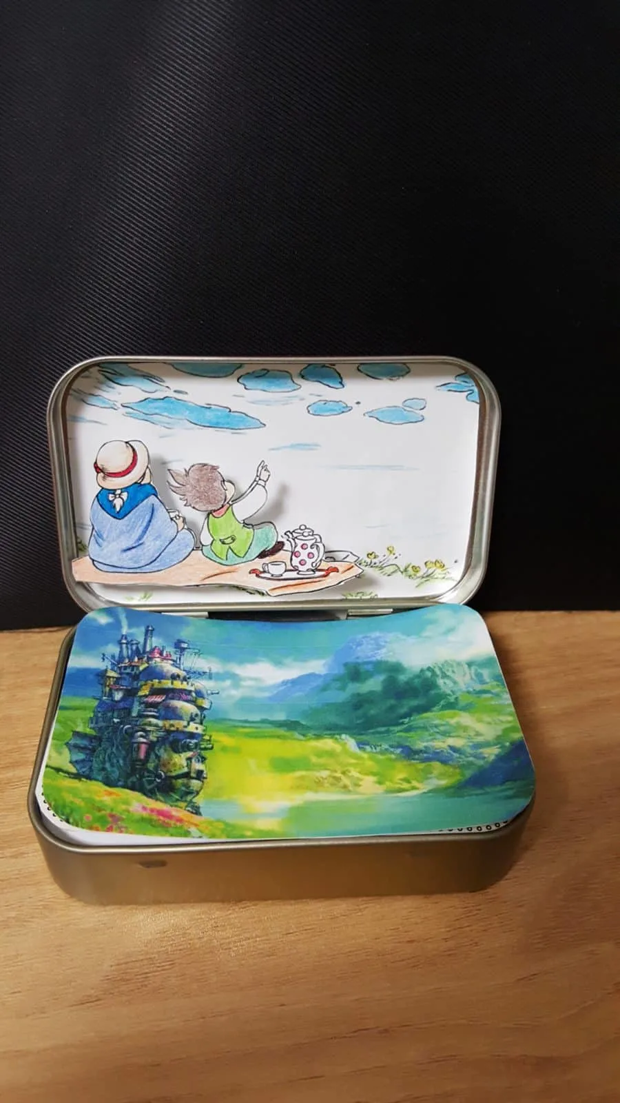 Use your Altoids tin to make a miniature book report