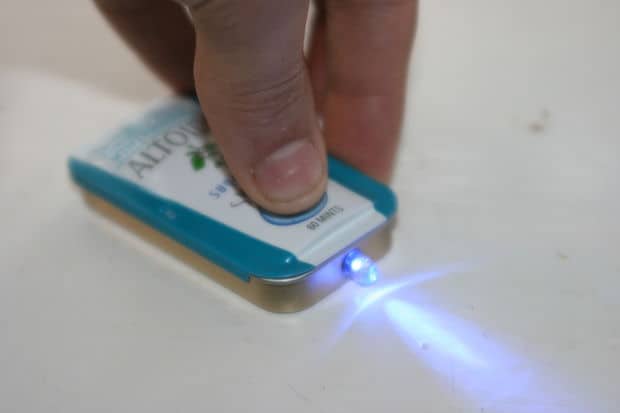 Altoid Tin: Make a pocket sized flashlight