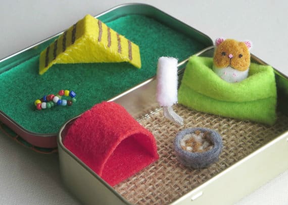 Altoid Tin Toys: Give a hamster a home