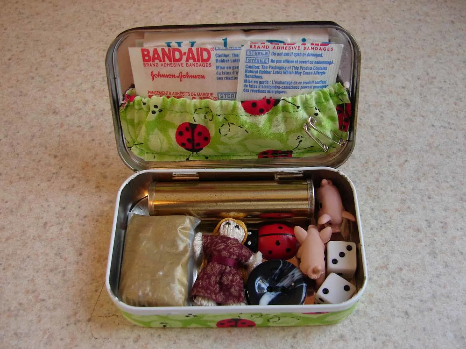 Make a mother's emergency kit in an altoid tin