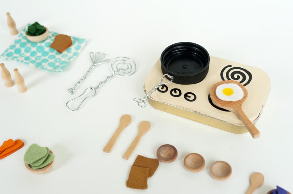 Altoid Tin Toys: Turn it into a miniature kitchen