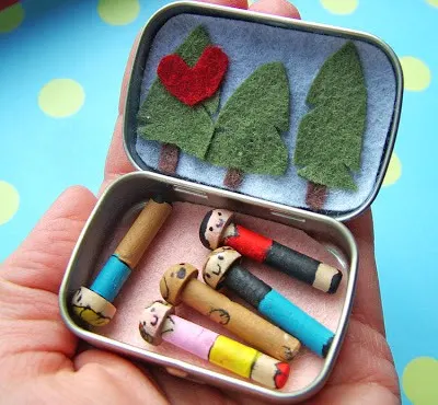 Altoid Tin Toys: Make a tiny portable peg family