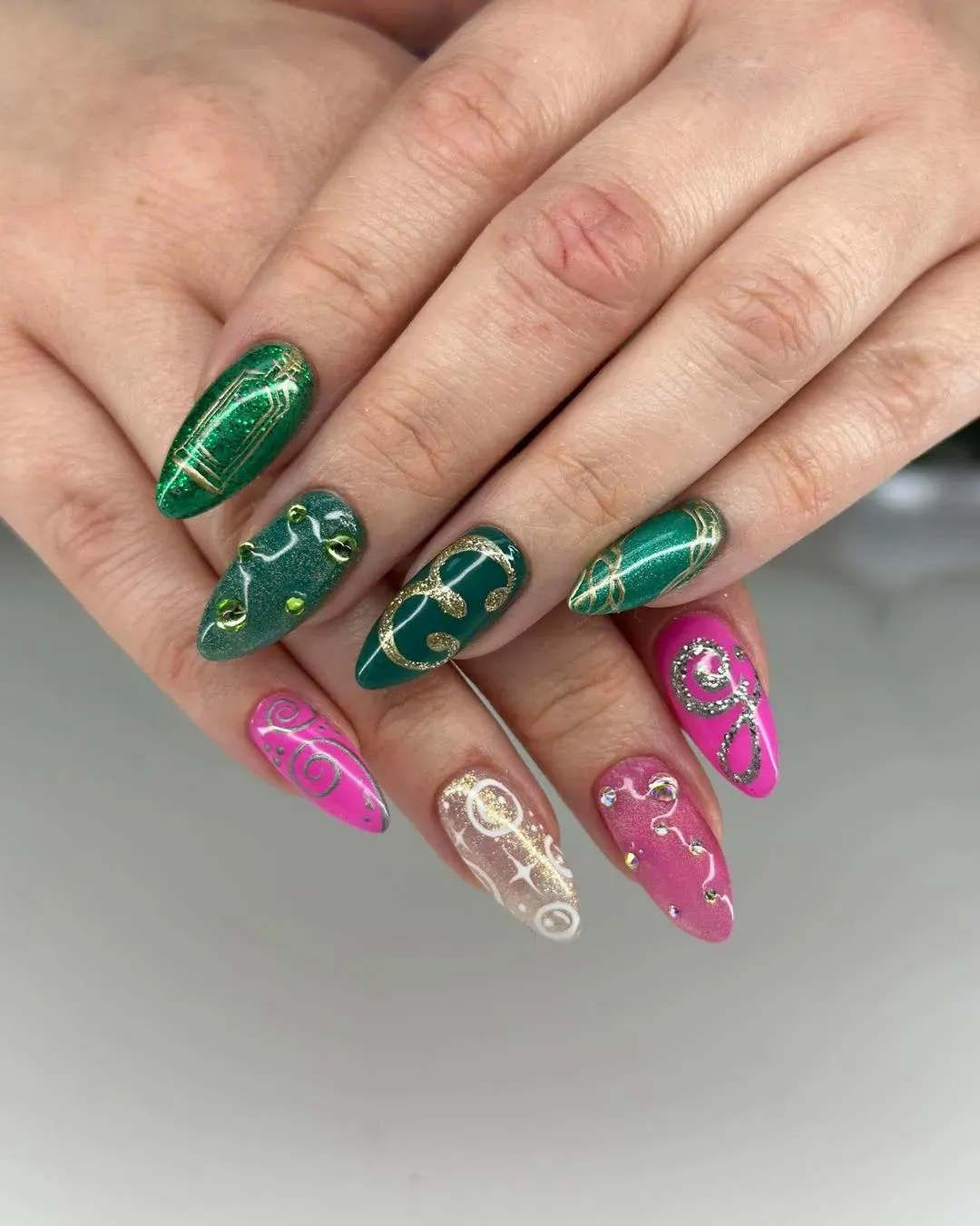 Hot pink sparkle meets magical gold swirls — proof that Glinda’s brand of goodness comes with plenty of attitude.