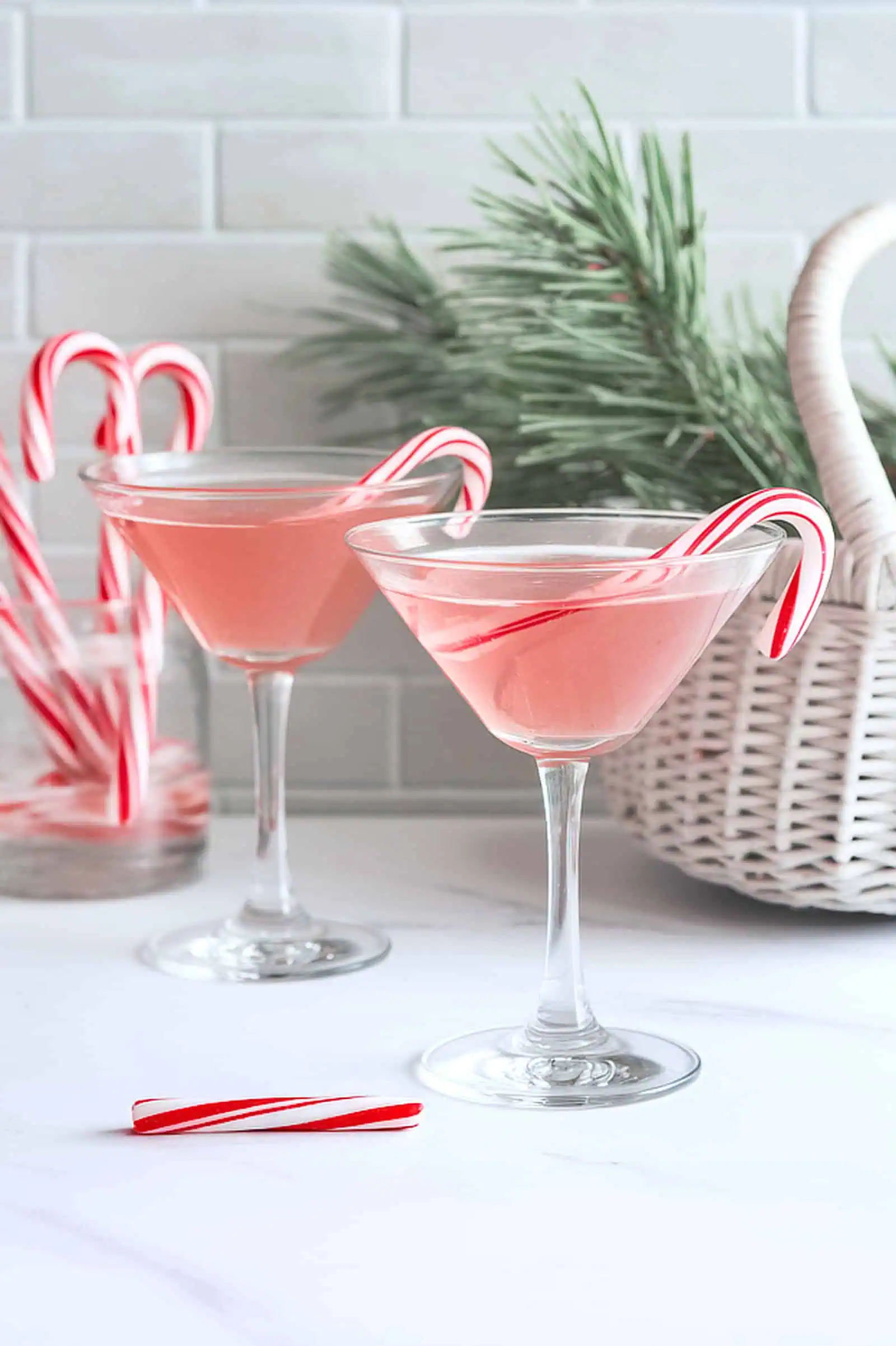 A sweet and festive martini with vodka, white chocolate liqueur, and a hint of peppermint. Garnish with a mini candy cane for a whimsical touch.