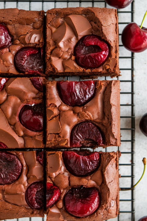Indulge your sweet tooth with these mouthwatering chocolate cherry desserts! From creamy mousse to chewy brownies, each recipe is pure bliss. ?✨