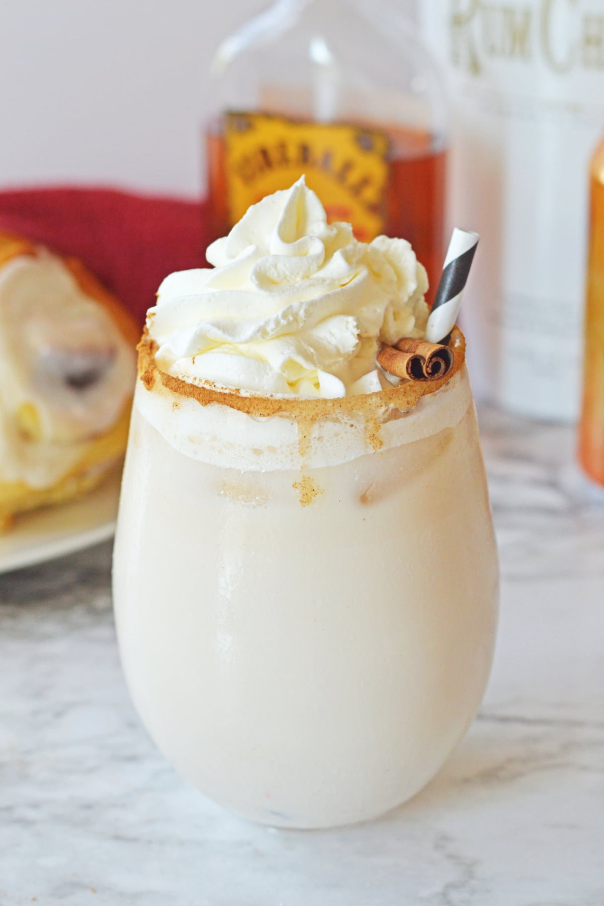 This creamy, cinnamon-infused cocktail has all the cozy flavors of a cinnamon roll. Perfect for dessert, it’s warm, sweet, and indulgent!