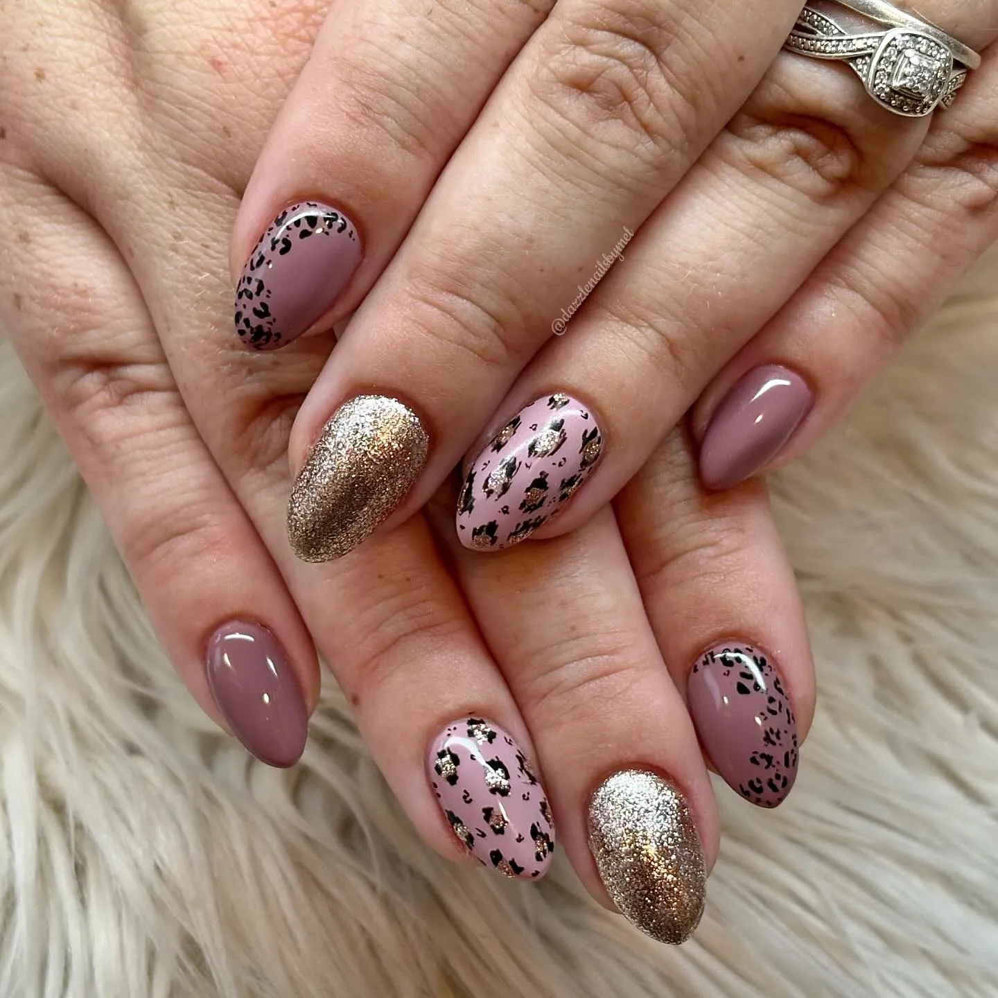 Lastly, @dazzlenailsbymel brings the sparkle with a soft pink and mauve palette topped with micro leopard spots and chunky gold glitter. These nails feel cozy, luxe, and perfect for fall or winter.