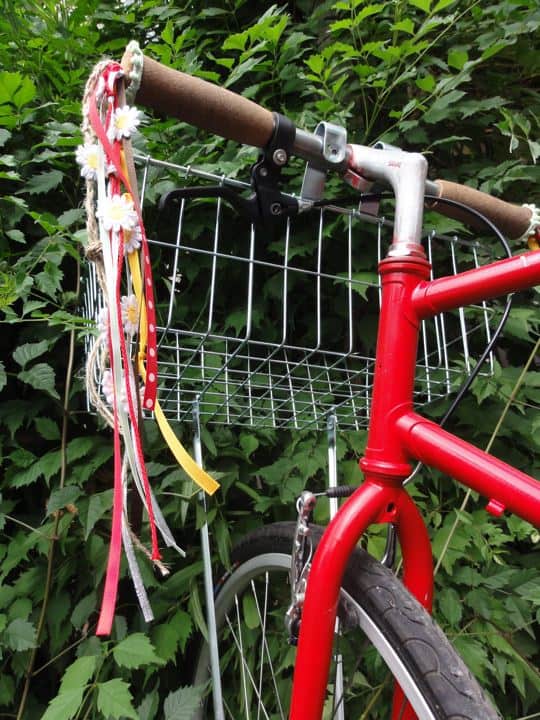 How to Decorate a Bike: Add some handlebar streamers