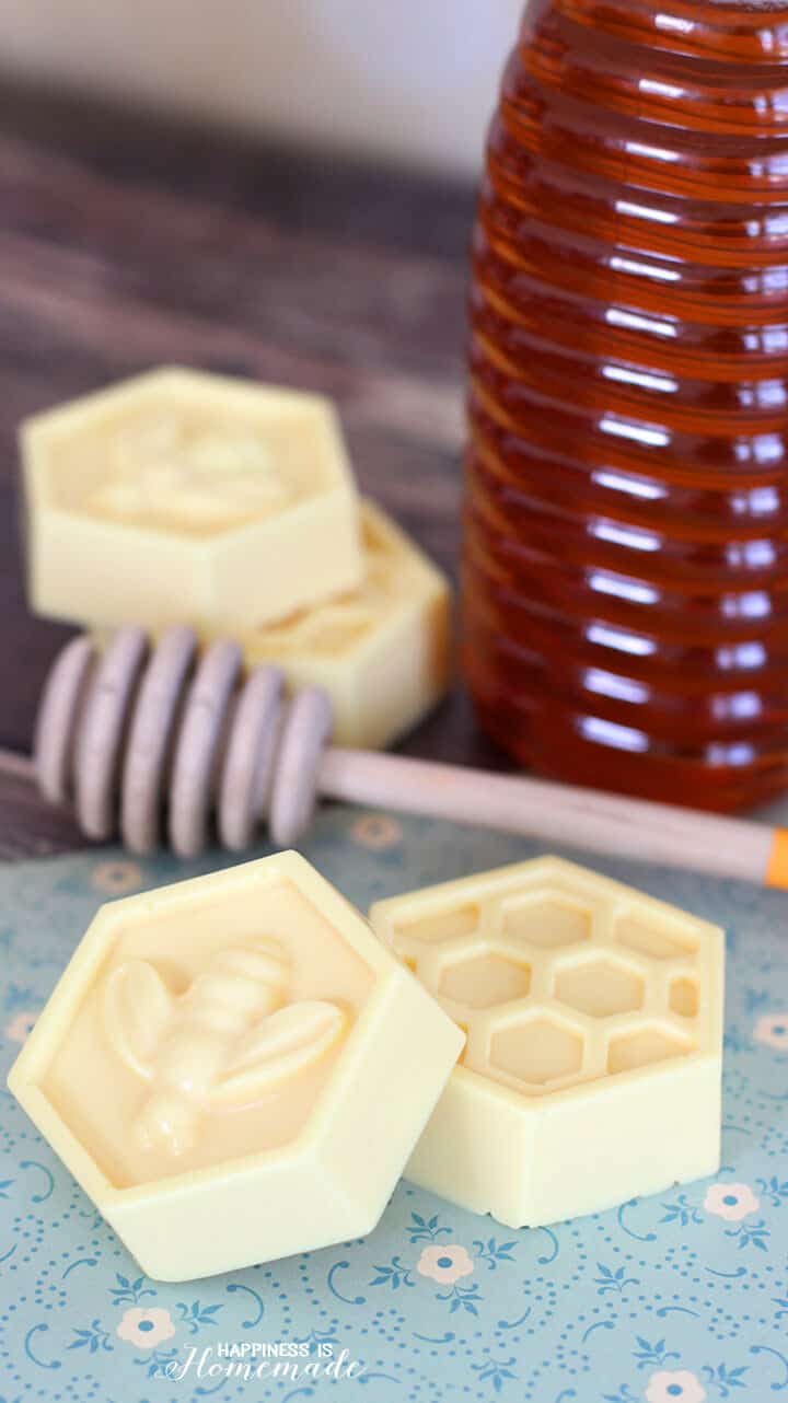 10-MINUTE DIY MILK & HONEY SOAP